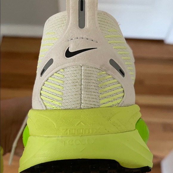 Nike Vomero 18’s - Picture 8 of 8